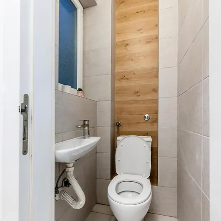 Grand Gallery Old Town Renovated Apartment