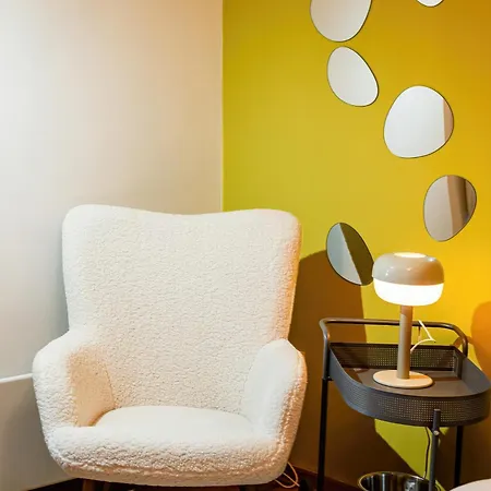 Grand Gallery Old Town Renovated Apartment
